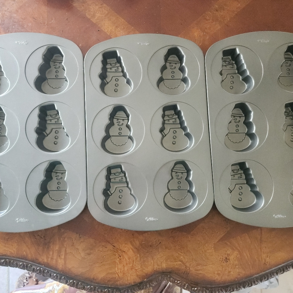 XMAS WILSON PAN $10 each